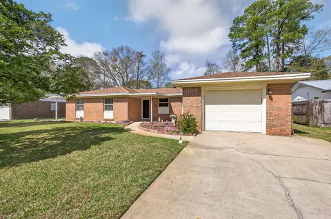 323 Pontevedra Ln, Niceville, FL 32578