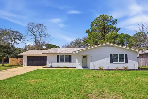 600 Burgundy Ln, Fort Walton Beach, FL 32547