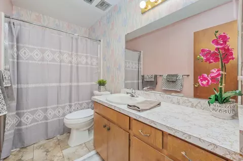 Bath - 22 Sharilyn Dr, Shalimar, FL 32579 photo 4 of 5