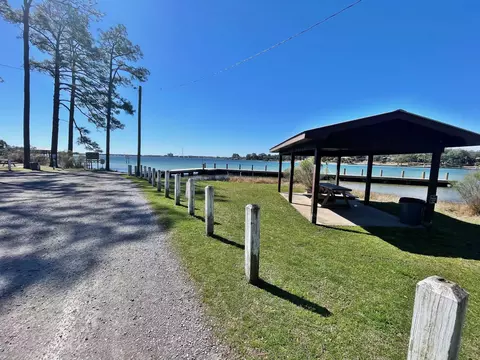 Exterior - 22 Sharilyn Dr, Shalimar, FL 32579 photo 15 of 17