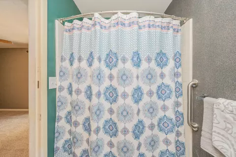 Bath - 22 Sharilyn Dr, Shalimar, FL 32579 photo 2 of 5