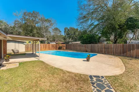 Exterior - 22 Sharilyn Dr, Shalimar, FL 32579 photo 4 of 17