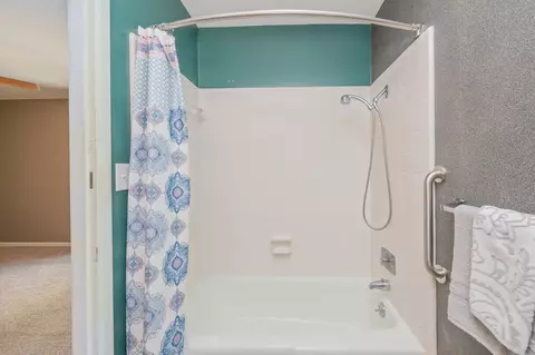 Bath - 22 Sharilyn Dr, Shalimar, FL 32579 photo 3 of 5