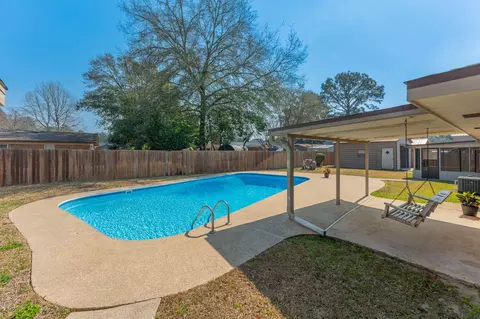 Exterior - 22 Sharilyn Dr, Shalimar, FL 32579 photo 3 of 17