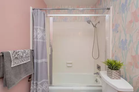 Bath - 22 Sharilyn Dr, Shalimar, FL 32579 photo 5 of 5