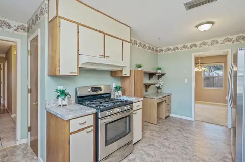 Kitchen - 22 Sharilyn Dr, Shalimar, FL 32579 photo 3 of 3