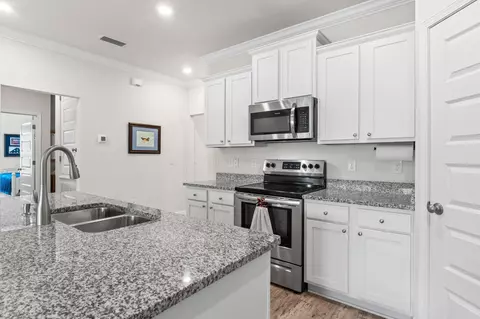 Kitchen - 93 Dusky Way, Freeport, FL 32439 photo 2 of 2