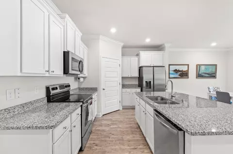 Kitchen - 93 Dusky Way, Freeport, FL 32439 photo 1 of 2