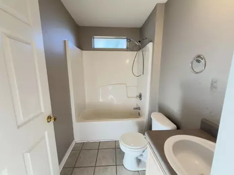 Bath - 1214 Northview Dr, Crestview, FL 32536 photo 1 of 2