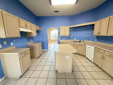 Kitchen - 1214 Northview Dr, Crestview, FL 32536 photo 2 of 2