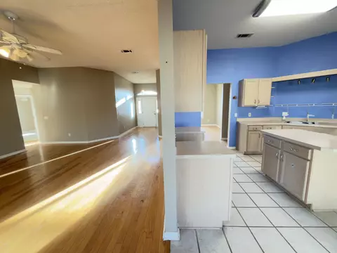 Living - 1214 Northview Dr, Crestview, FL 32536 photo 4 of 6