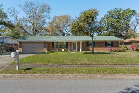 653 NE Golf Course Dr, Fort Walton Beach, FL 32547