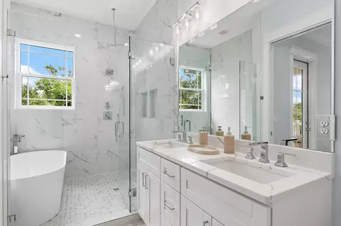 Bath - 44 E Trigger Trl, Panama City, FL 32461 photo 2 of 6