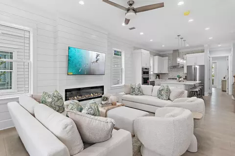 Living - 44 E Trigger Trl, Panama City, FL 32461 photo 2 of 5