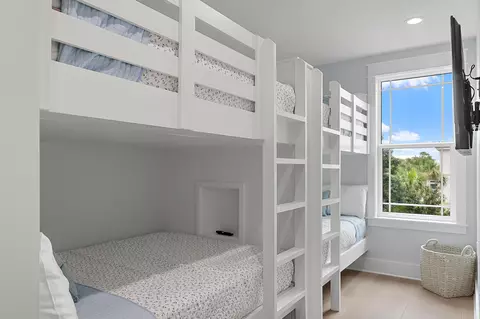 Bedroom - 44 E Trigger Trl, Panama City, FL 32461 photo 7 of 9
