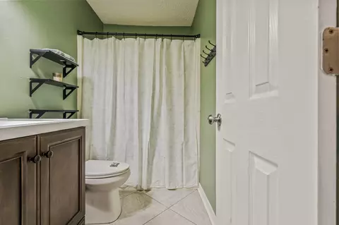 Bath - 147 Nicole Ln, Crestview, FL 32539 photo 6 of 6