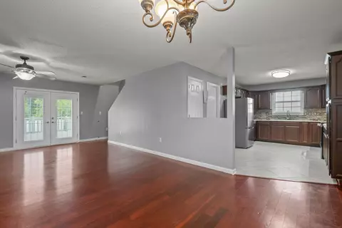 Living - 147 Nicole Ln, Crestview, FL 32539 photo 2 of 5