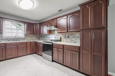 Kitchen - 147 Nicole Ln, Crestview, FL 32539 photo 2 of 3
