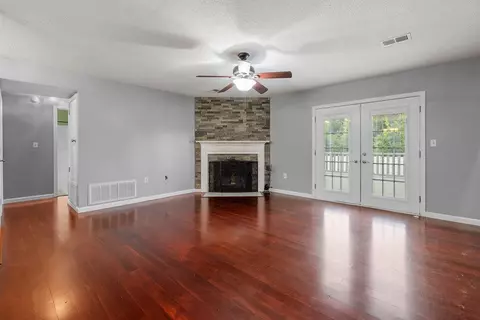 Living - 147 Nicole Ln, Crestview, FL 32539 photo 4 of 5