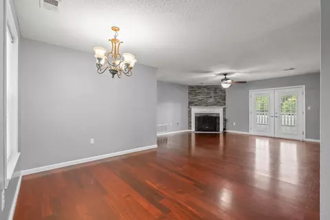 Living - 147 Nicole Ln, Crestview, FL 32539 photo 3 of 5