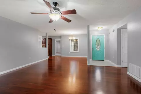 Living - 147 Nicole Ln, Crestview, FL 32539 photo 5 of 5