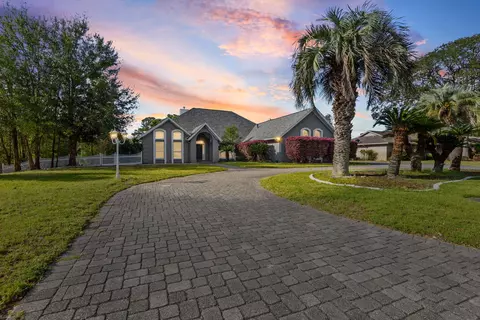 83 Lake Lorraine Cir, Shalimar, FL 32579