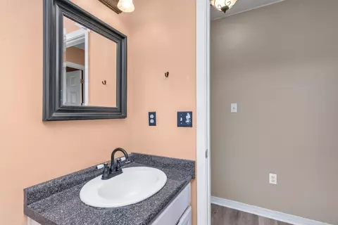 Bath - 311 Seattle Slew Ct, Crestview, FL 32539 photo 2 of 5