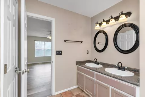 Bath - 311 Seattle Slew Ct, Crestview, FL 32539 photo 5 of 5