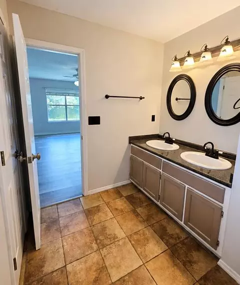 Bath - 311 Seattle Slew Ct, Crestview, FL 32539 photo 6 of 6