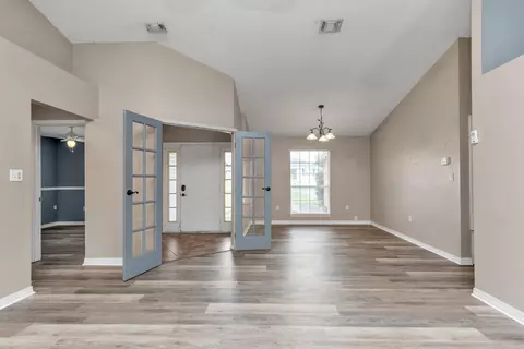 Living - 311 Seattle Slew Ct, Crestview, FL 32539 photo 4 of 7