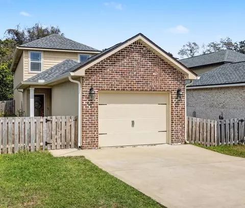61 9th Ave # B, Shalimar, FL 32579