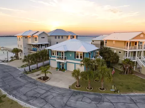 1468 Bermuda Dr, Navarre, FL 32566