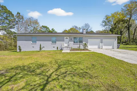 374 Pinewood Dr, Defuniak Springs, FL 32433