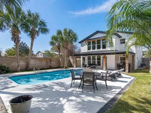 89 Tarpon St, Destin, FL 32541