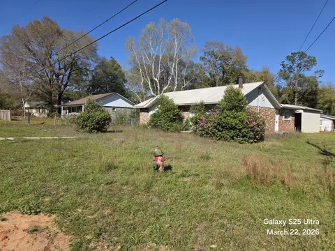 697 E Long Dr, Crestview, FL 32539