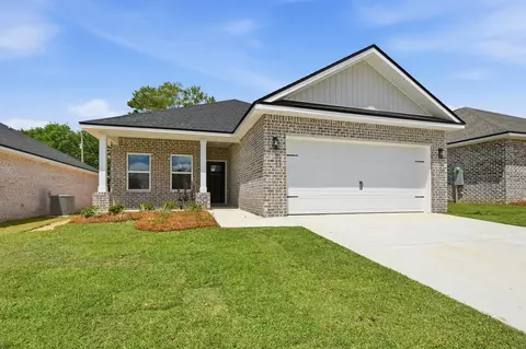 71 Spooner St, Defuniak Springs, FL 32433