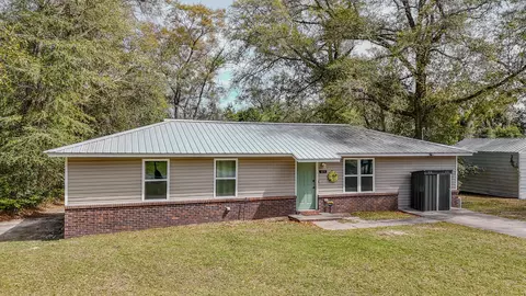 613 N Pear St, Chipley, FL 32428