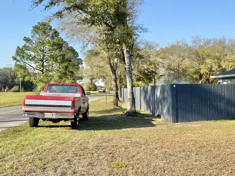 Exterior - 3101 Van Day Way, Crestview, FL 32539 photo 3 of 20