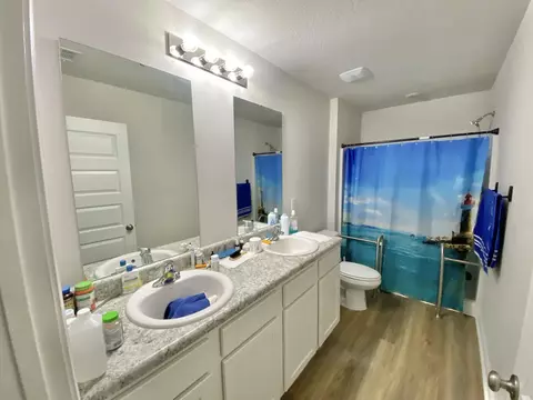 Bath - 3101 Van Day Way, Crestview, FL 32539 photo 2 of 3