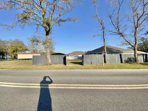 Exterior - 3101 Van Day Way, Crestview, FL 32539 photo 7 of 20