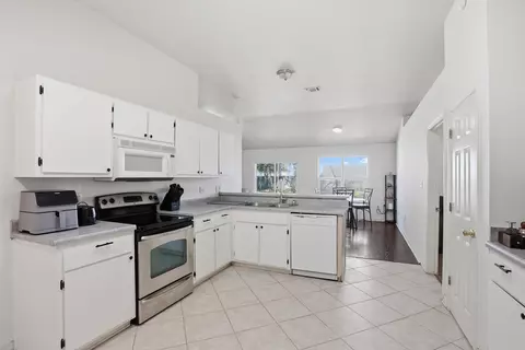 Kitchen - 4719 Connor Dr, Crestview, FL 32539 photo 2 of 3