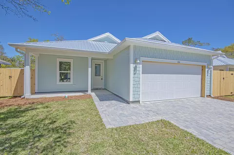 18 Wood Ave, Panama City, FL 32404
