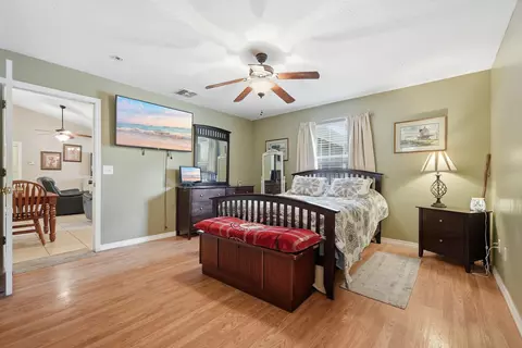 Bedroom - 4237 Melton Rd, Milton, FL 32583 photo 2 of 6