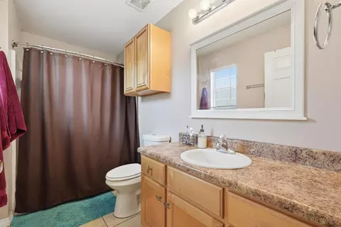 Bath - 4237 Melton Rd, Milton, FL 32583 photo 2 of 4