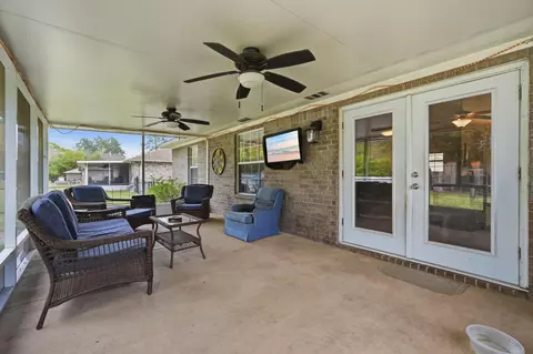 Exterior - 4237 Melton Rd, Milton, FL 32583 photo 6 of 14