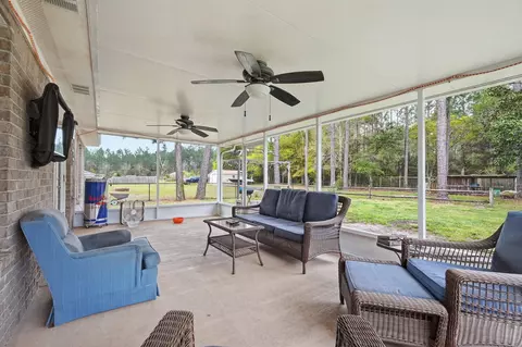 Exterior - 4237 Melton Rd, Milton, FL 32583 photo 7 of 14