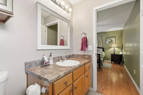 Bath - 4237 Melton Rd, Milton, FL 32583 photo 1 of 4