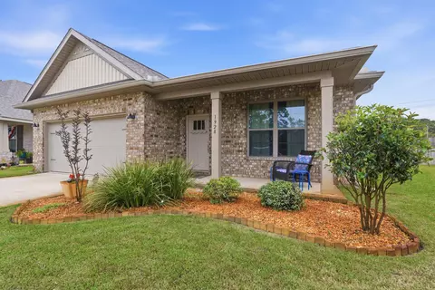 1928 Cambridge Park Dr, Gulf Breeze, FL 32563