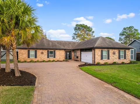 11 Hampton Cir, Niceville, FL 32578