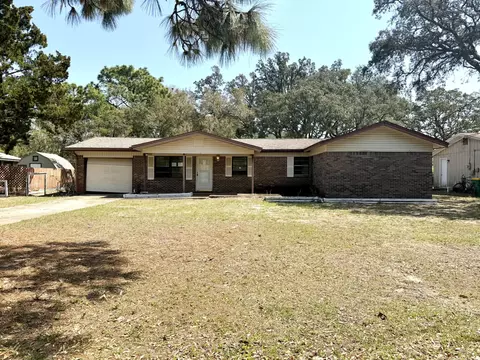 52 Berwick Cir, Shalimar, FL 32579